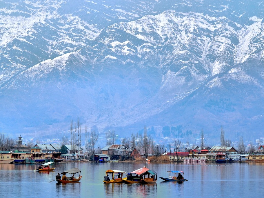 Best Kashmir Tour 05 Night - Travel Nivriti Kerala's Best Tour Operator_Kerala Tourism Packages (1)